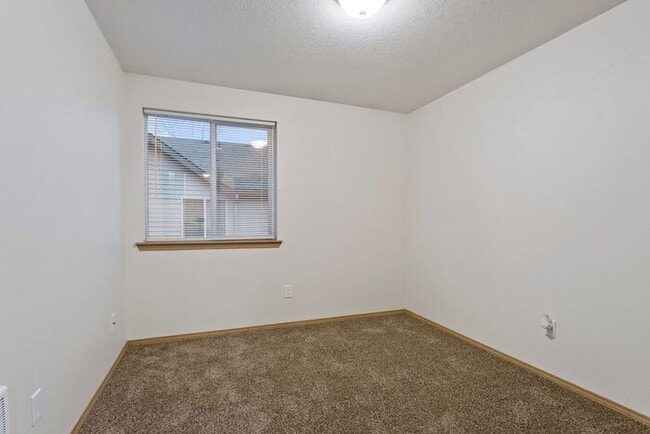 Foto del edificio - Now Leasing at Jonathan’s Place – Modern C...