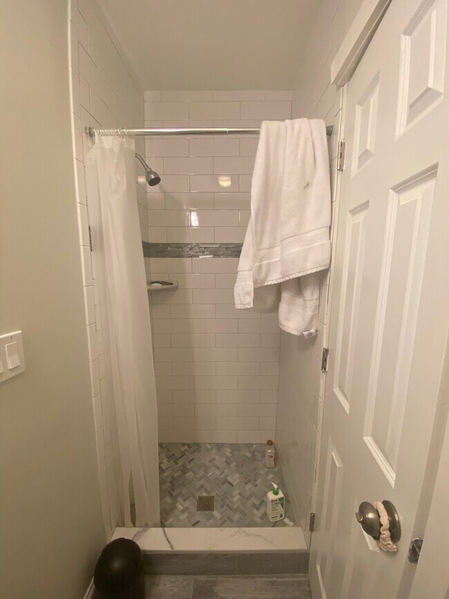 Building Photo - 30 Fleet St