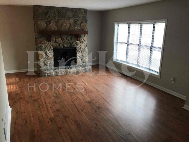 Foto del edificio - 1006 Hicksmil Ct SW