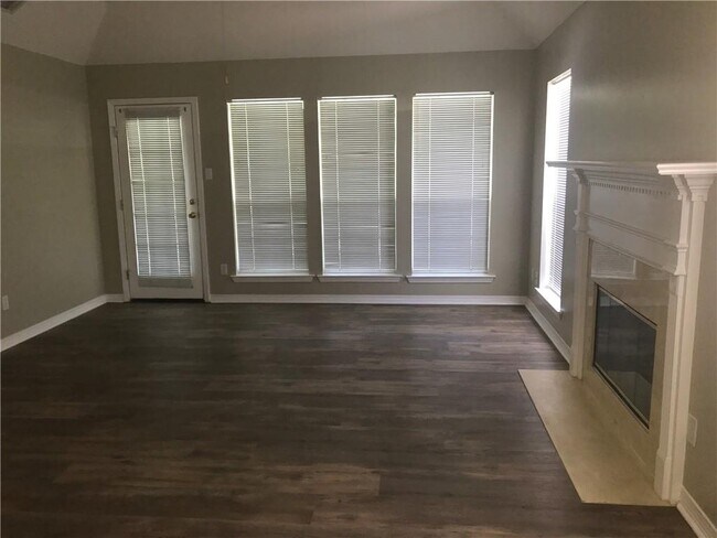 Building Photo - 800 Louise Ave