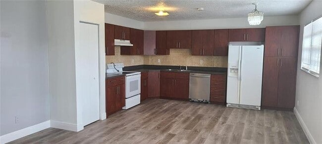 Foto del edificio - 736 NW 2nd Ave