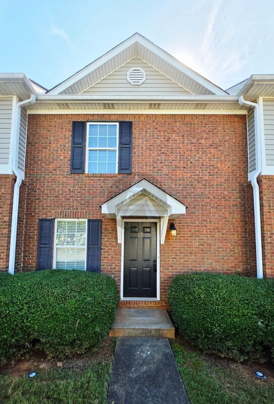 Building Photo - 17 Middlebrook Dr