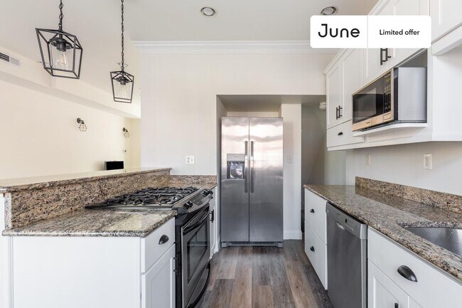 Building Photo - 216 Ascot Pl NE