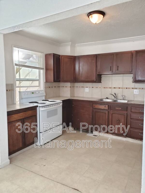 Primary Photo - 1431 11 Street, Unit B