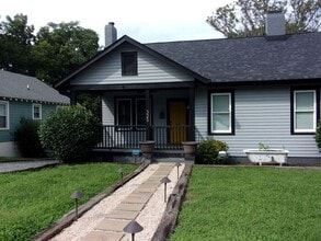 Building Photo - 325 Pendleton St