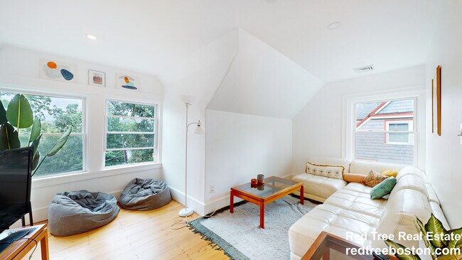 Building Photo - 41 Elmore St