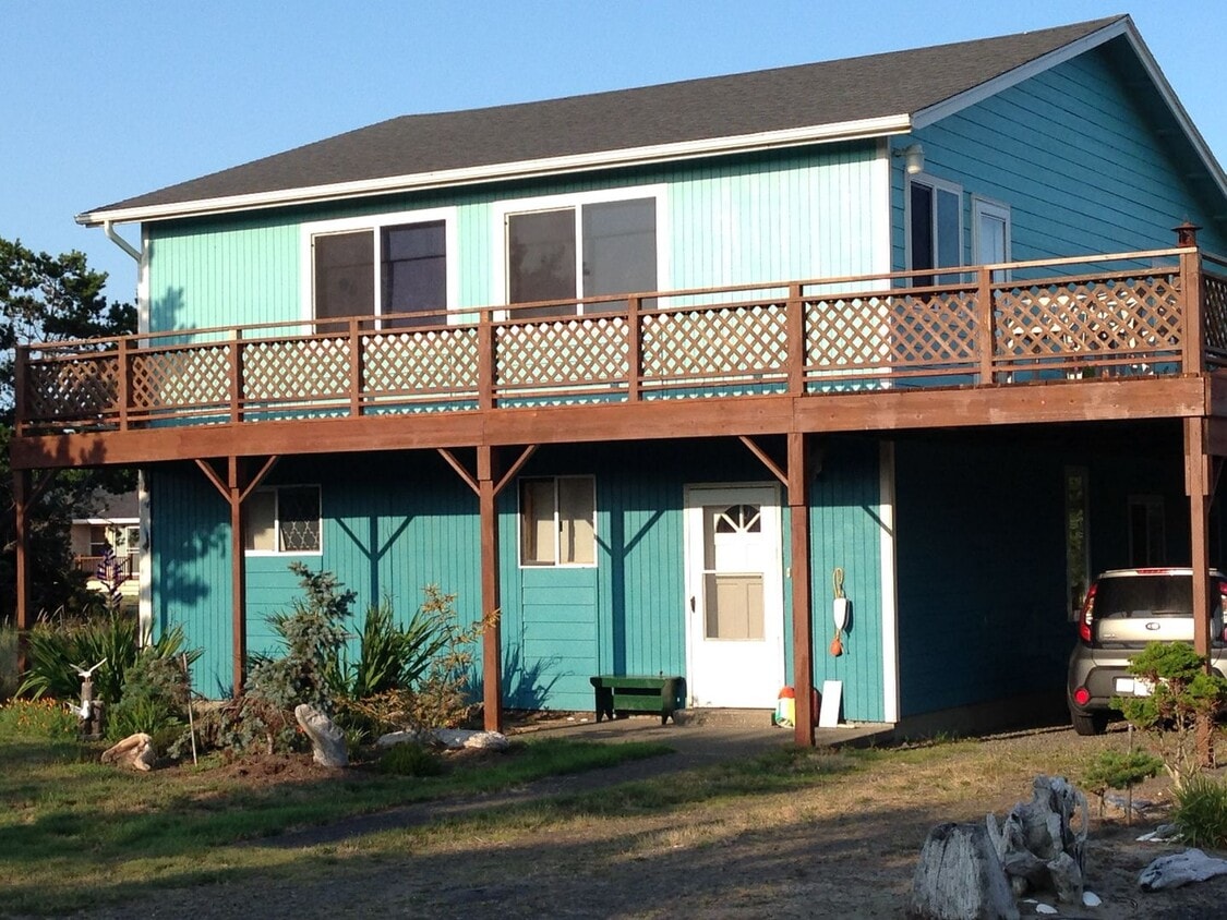 Primary Photo - Ocean Park 2-Story Home, Deck with Views, ...