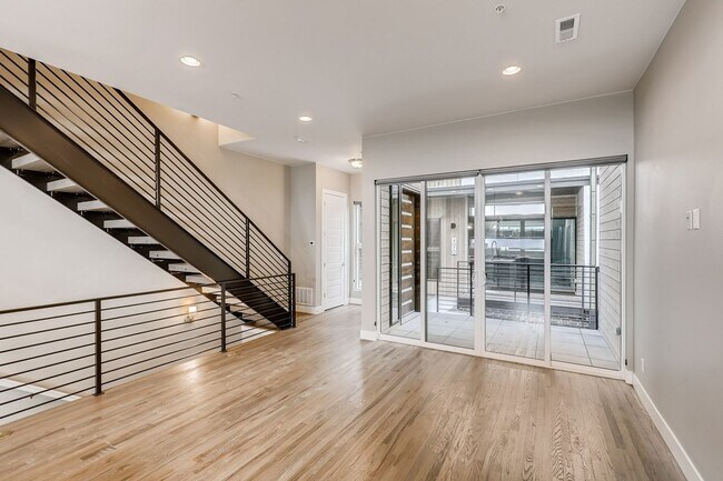 Foto del edificio - Beautiful Modern Townhomes for Rent