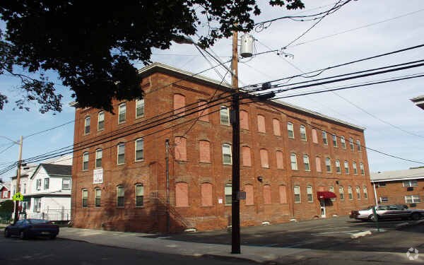 Building Photo - 167-171 E 31st St