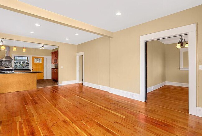 Foto del edificio - 639 West Emerson ST