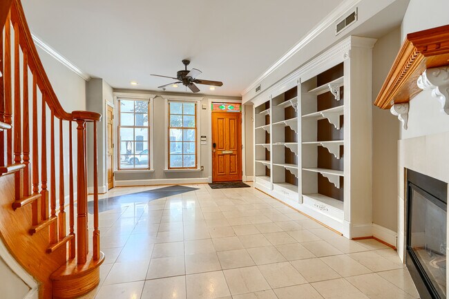 Foto del edificio - 706 S Bond St