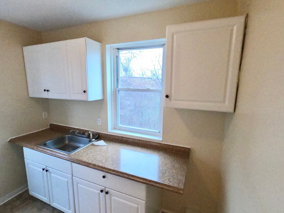 Primary Photo - 72 Mill River St