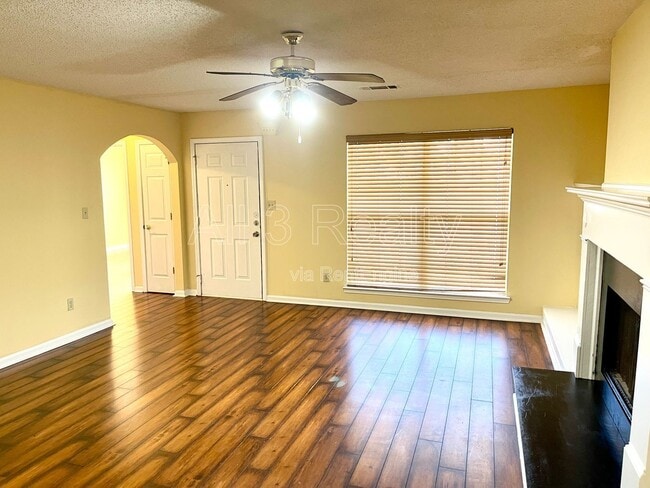 Foto del edificio - 8192 Hynds Springs Ln