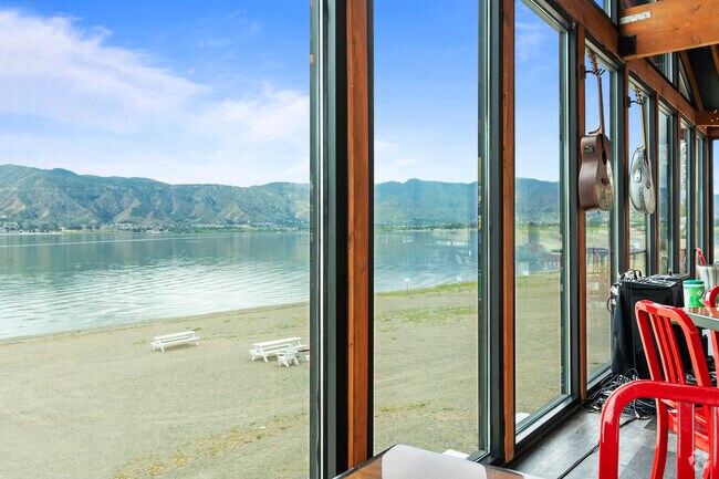 Taste the authentic flavor of the South right in the heart of Lake Elsinore at Jack's BAR-B-Q.