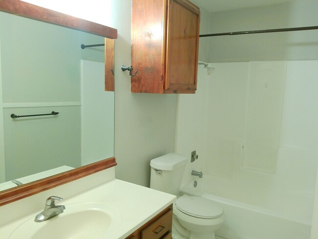 Foto del edificio - 6628 Hardwick Unit B - 2/Bed 1/Bath - $117...