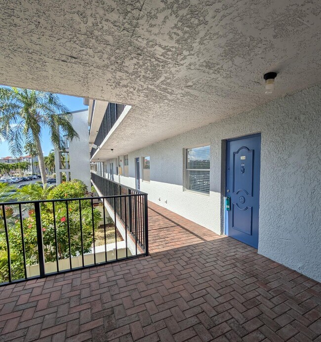 Building Photo - 14701 Cumberland Dr