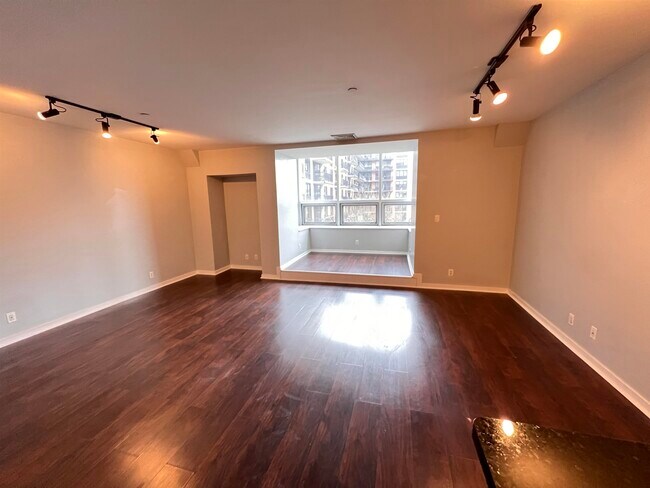 Building Photo - 689 Marin Blvd