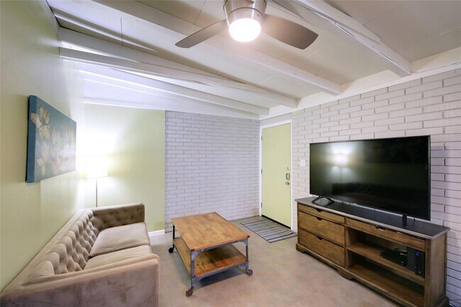 Foto del edificio - 2325 Newfield Ln