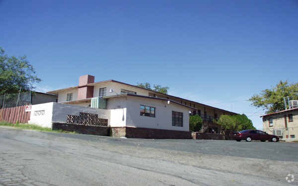 Foto del edificio - 200 W Williams St