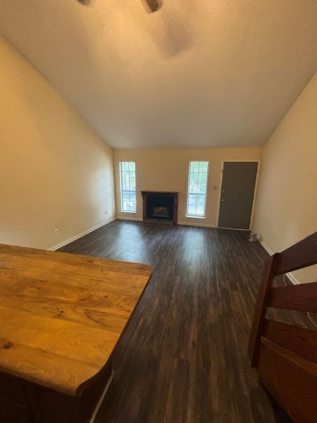 Building Photo - Charming 1 Bedroom 1 Bathroom with a loft!
