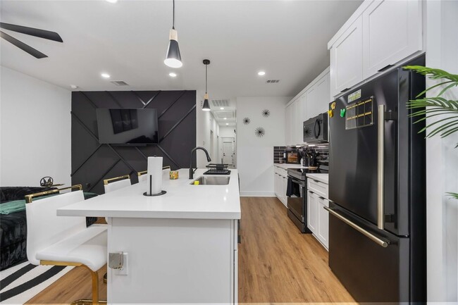 Building Photo - 205 Bolden St