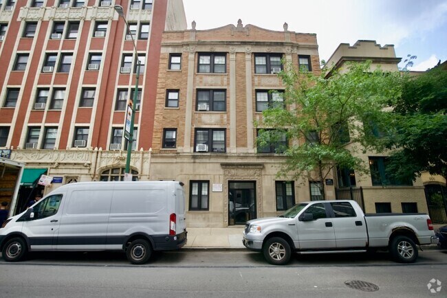 Building Photo - 511 W Belmont Ave