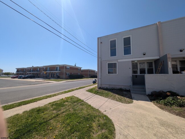 Building Photo - 1805 N Mississippi Ave