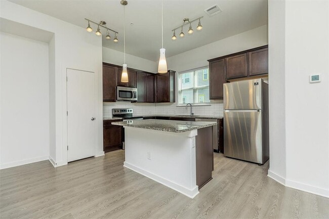 Building Photo - 712 Enchantment Trl