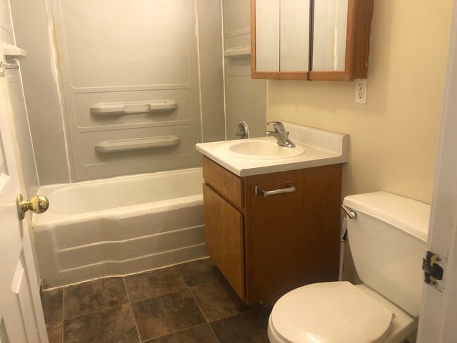 Building Photo - 1068 NE B St