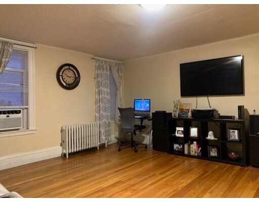 Building Photo - 195 Chelsea St