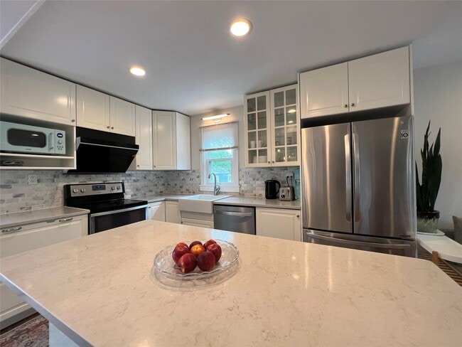 Building Photo - 44 Fieldstone Dr