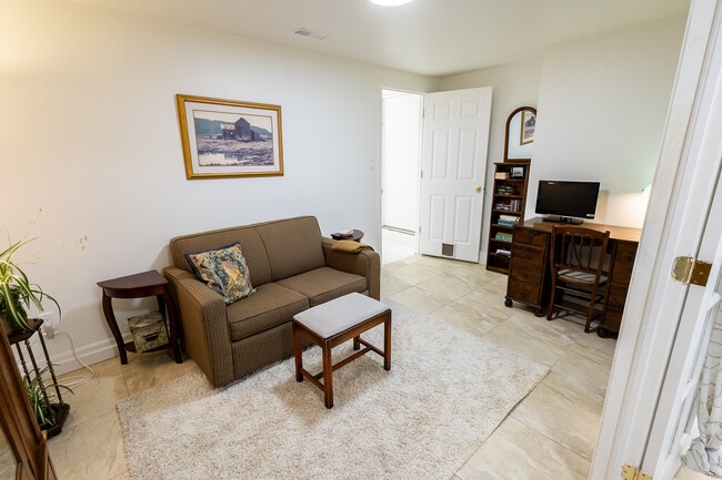 Building Photo - 17 Mair Mills Dr
