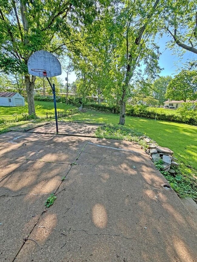 Building Photo - Charming 3-Bedroom Home in a Prime Locatio...