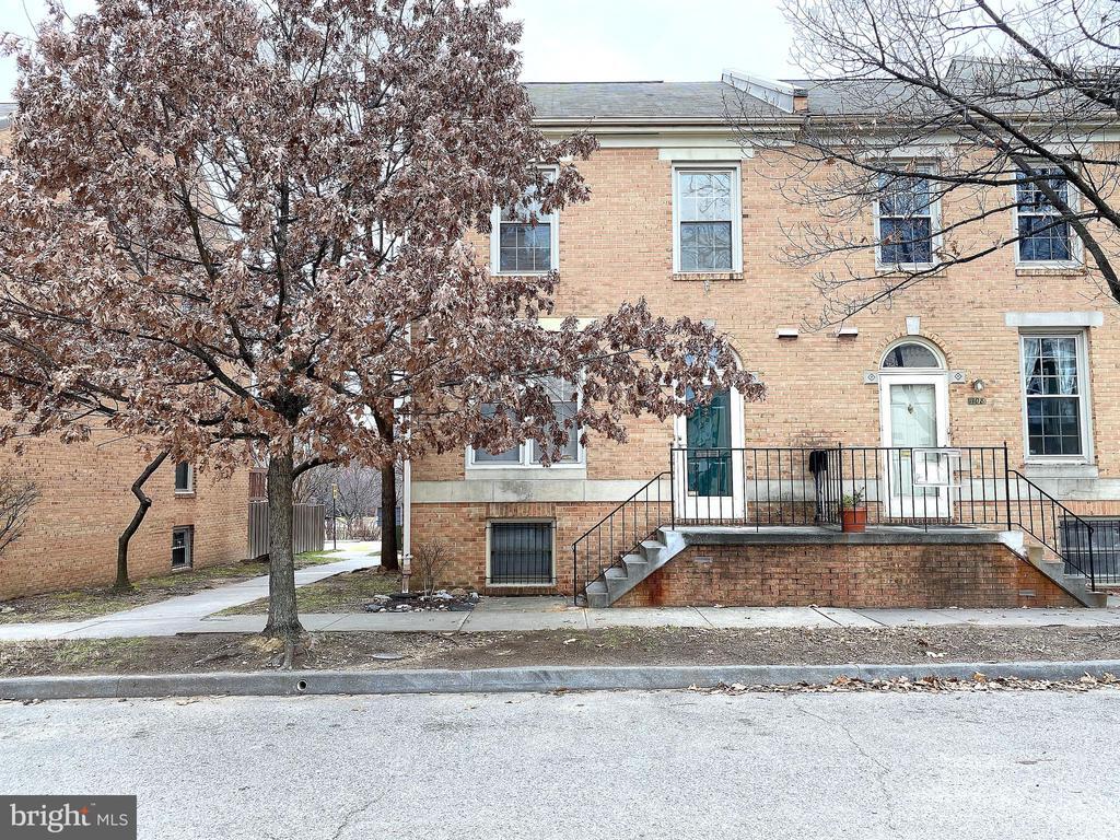Primary Photo - 1110 S Kenwood Ave
