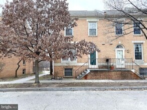 Building Photo - 1110 S Kenwood Ave