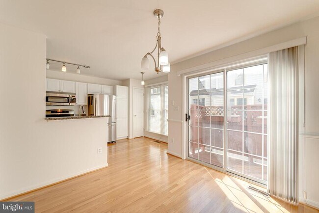 Foto del edificio - 4656 Kirkland Pl
