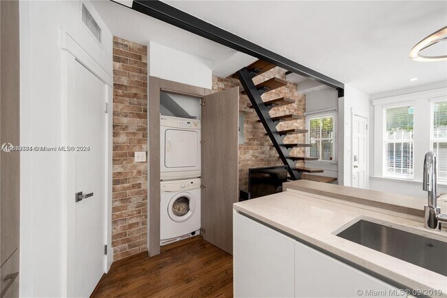 Foto del edificio - 739 2nd St