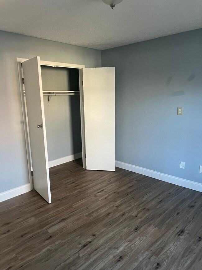 Foto del edificio - 204 N Warren St