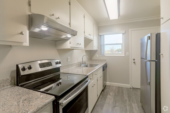 Interior Photo - 658 Sierra Vista