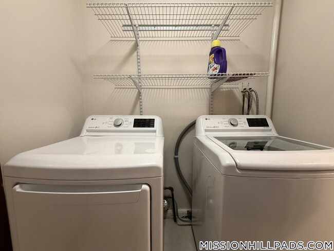 Building Photo - 5 Oakland St