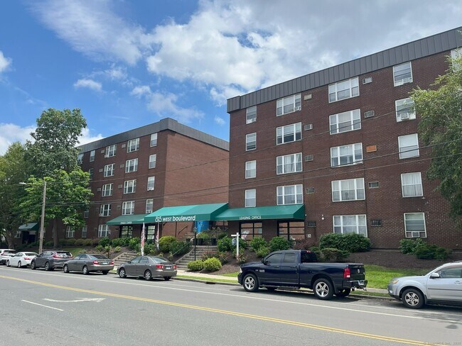 Building Photo - 873 West Blvd