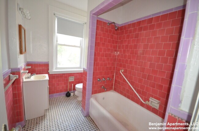 Building Photo - 2045 Commonwealth Ave