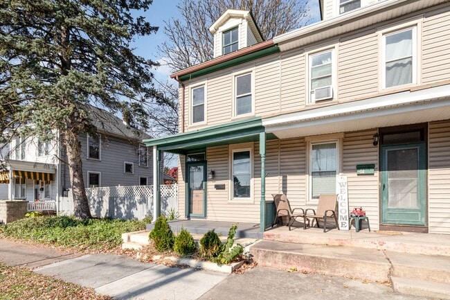 Building Photo - 306 W Simpson St
