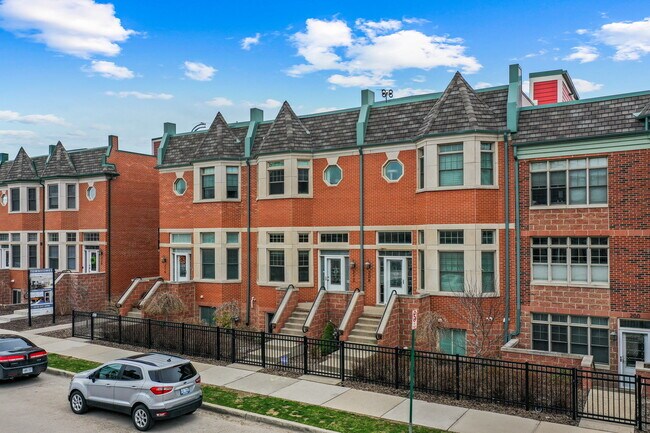 Building Photo - 212 Erskine St