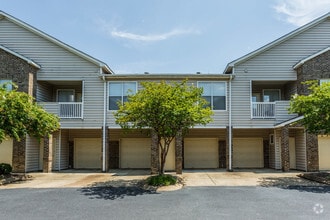 Apartment Exterior with Attached Garages | Apartments in Memphis TN | Waterford Place Apartments - Waterford Place Apartment Homes