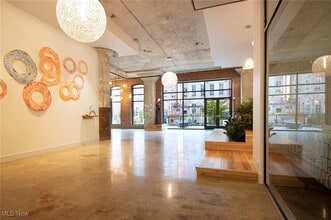 Building Photo - 725 Johnson Ct