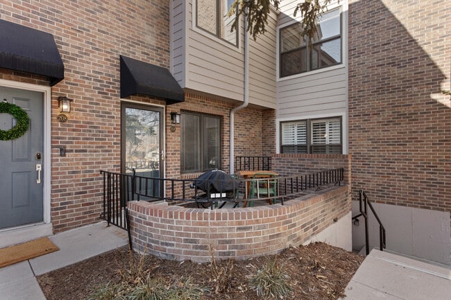 Photo - 221 S Garfield St Townhome