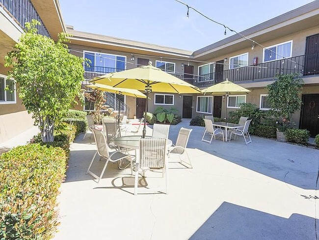 Building Photo - Courtyard on 68th