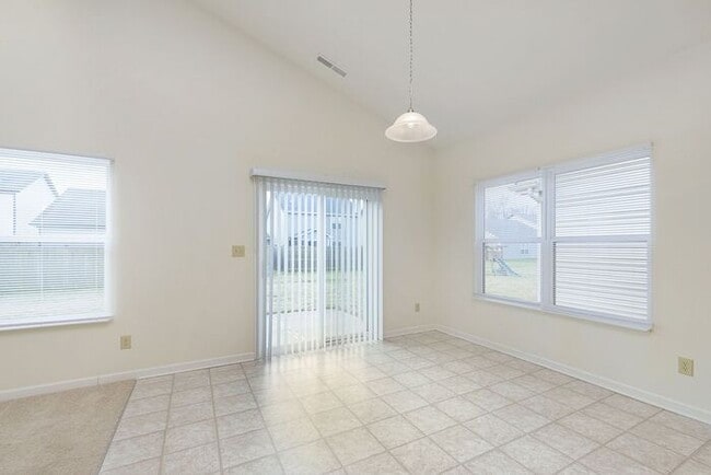 Building Photo - 3 Bedroom 2 Full Bath Ranch in Westfield in Popular Maple Knoll!