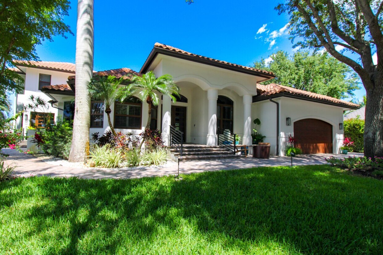 Foto principal - ** VILLAGES OF MONTEREY\5 BEDROOMS + DEN\6...